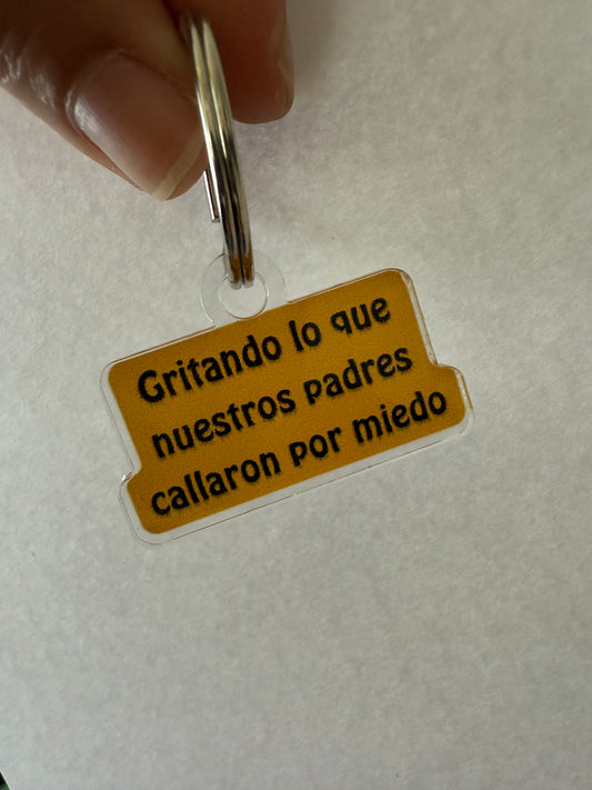 Gritando lo que nuestros padres callaron por miedo Keychain