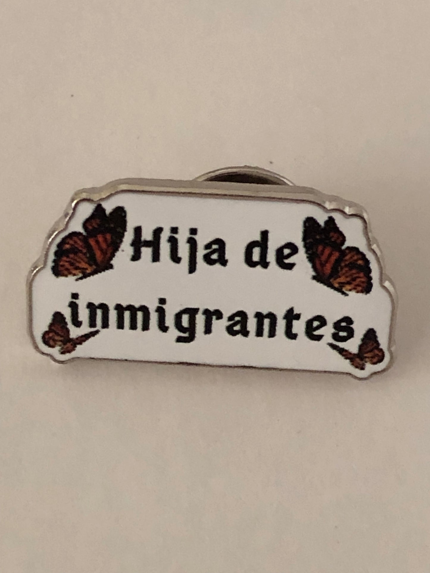 Hija de inmigrantes pin