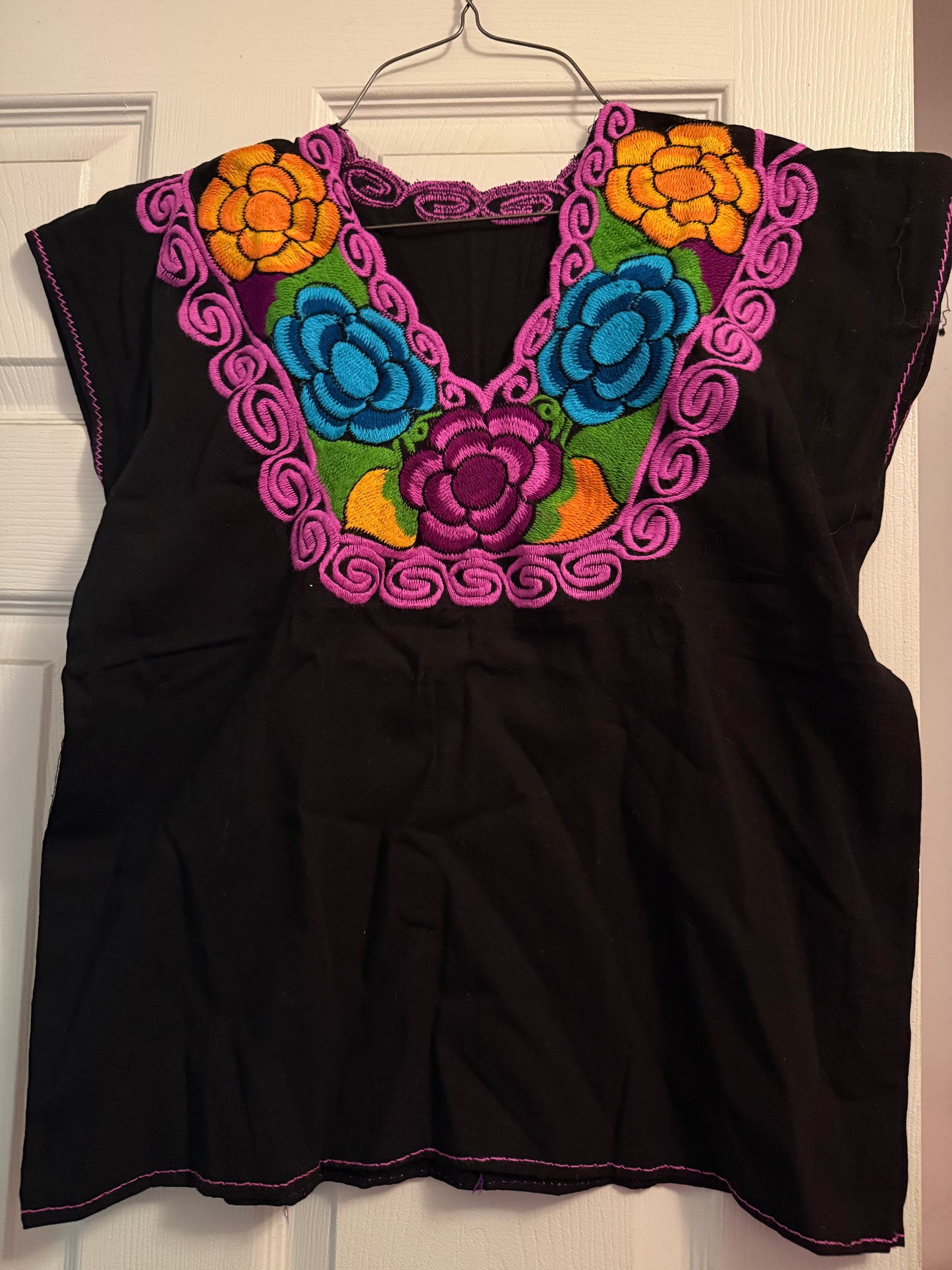 Mexican embroidered shirt Blusa bordada mexicana