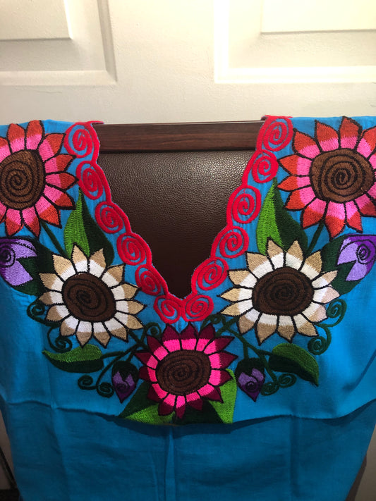 Mexican embroidered shirt Blusa bordada mexicana