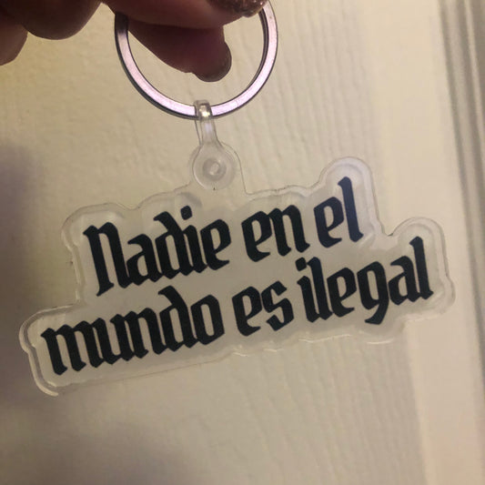 Nadie en el mundo es ilegal keychain