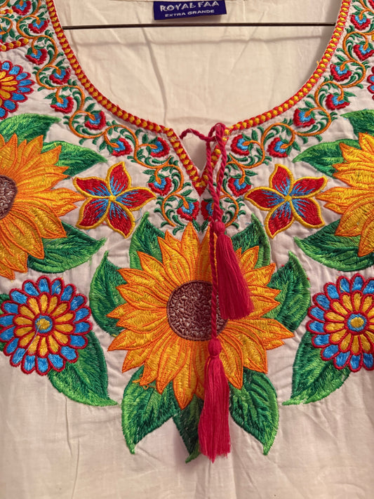 Mexican embroidered shirt Blusa bordada mexicana