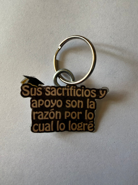 Sus sacrificios y apoyo son la razón por lo cual lo logré Graduation Keychain
