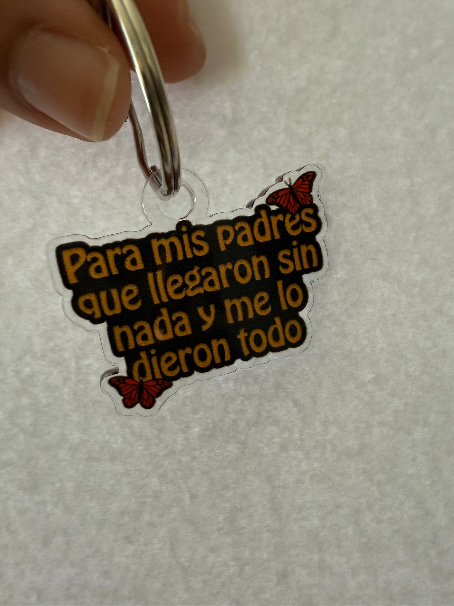 Para mis padres que llegaron sin nada y me lo dieron todo keychain
