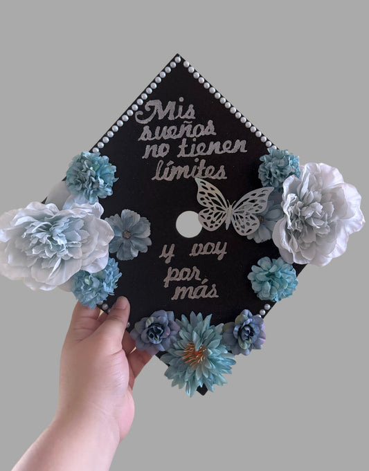 Class of 2026 Graduation Mis sueños no tienen límites y voy por más cap topper
