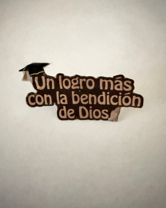 Un logro más con la bendición de Dios Graduation pin