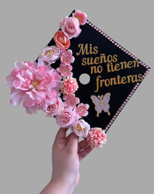 Class of 2026 Graduation Mis sueños no tienen fronteras cap topper