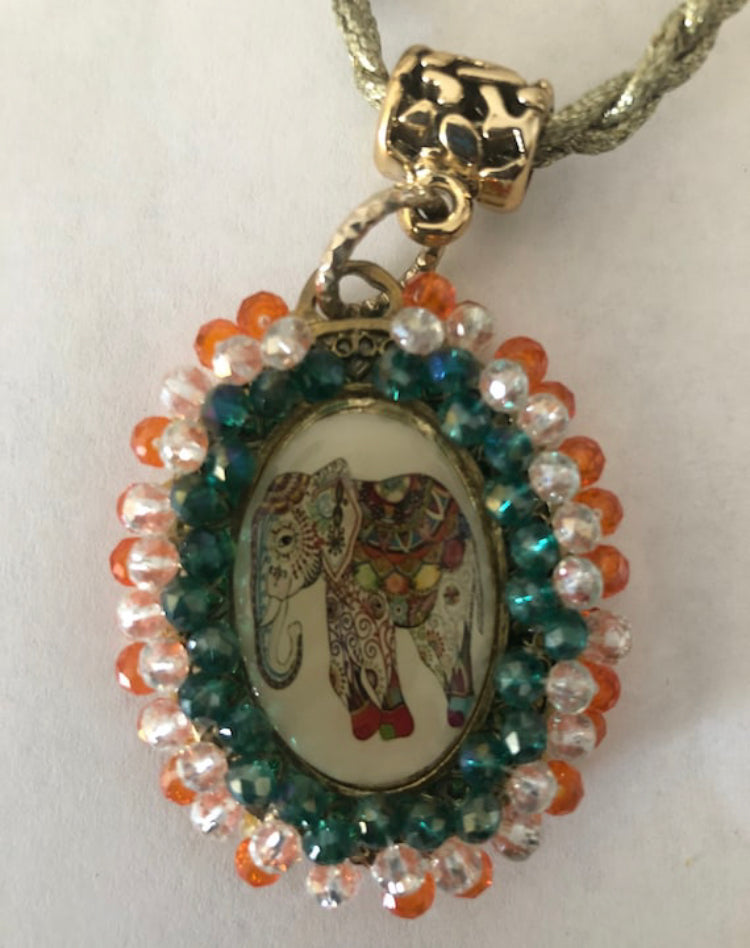 Catholic necklaces | Medallones de santos