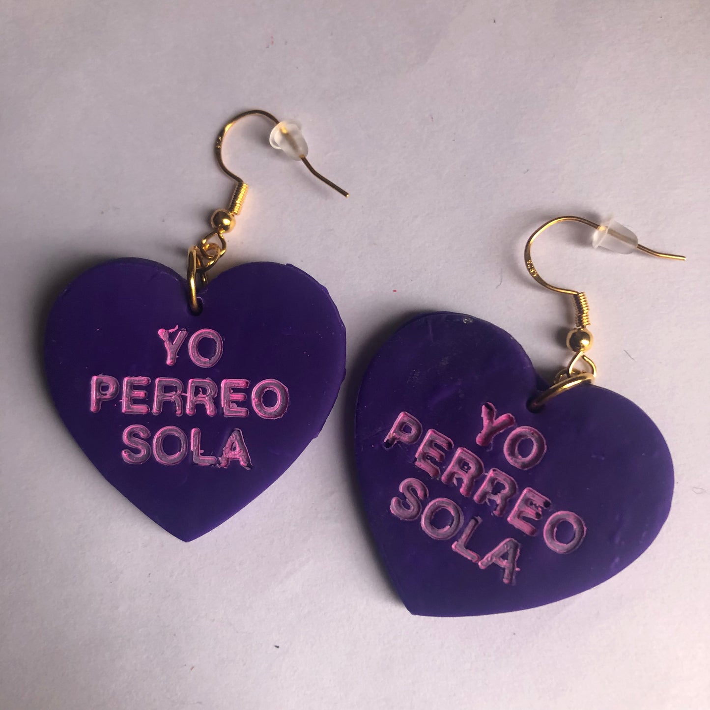 Yo perreo sola polymer clay heart-shaped earrings